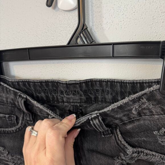 AE crossover waist shorts // Size 6 - Picture 3 of 4